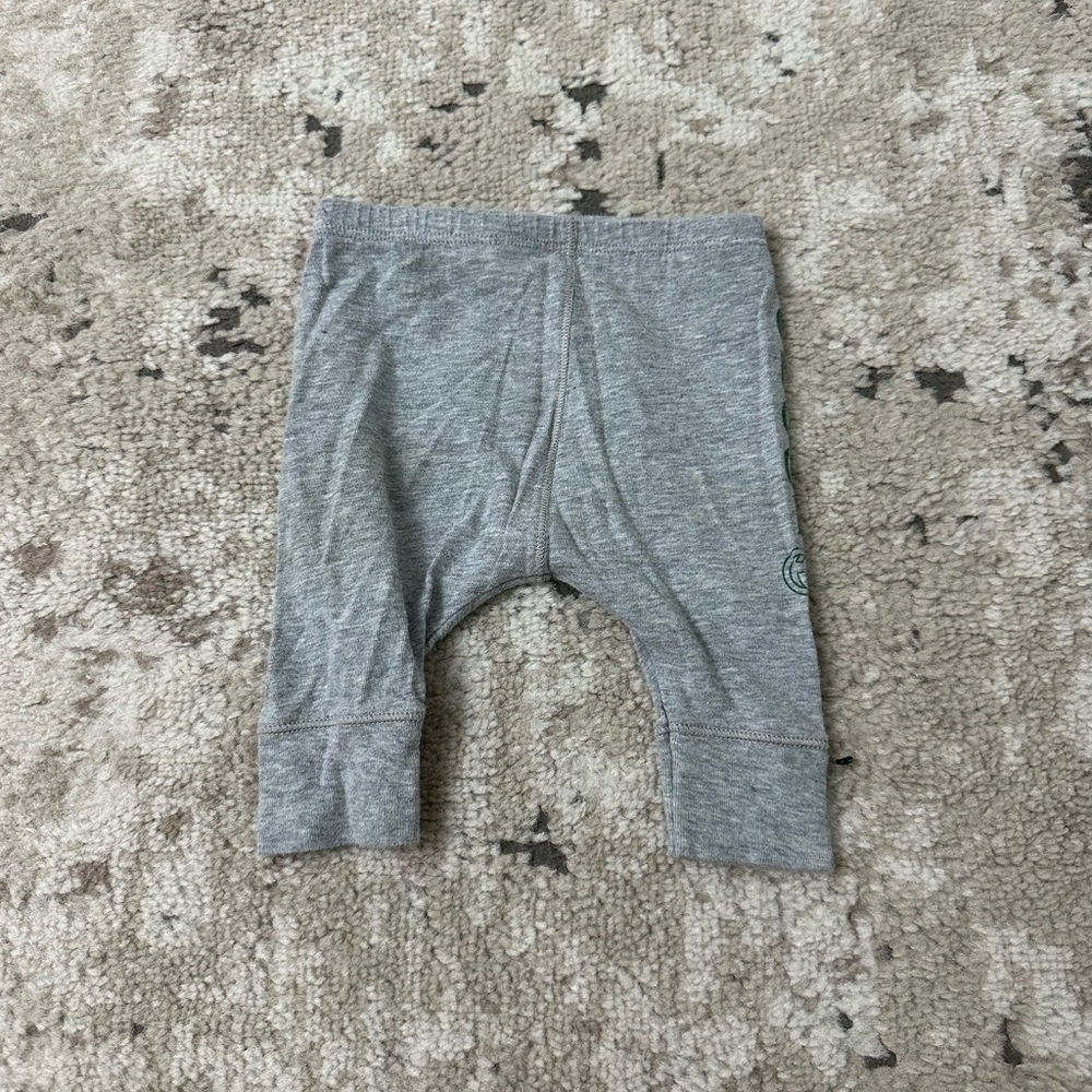 Gucci Baby Grey Pants & Green Print Size 3/6 Months